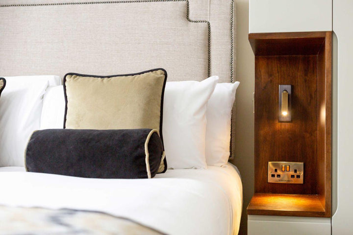 Fold Flush Bedside Sconce
